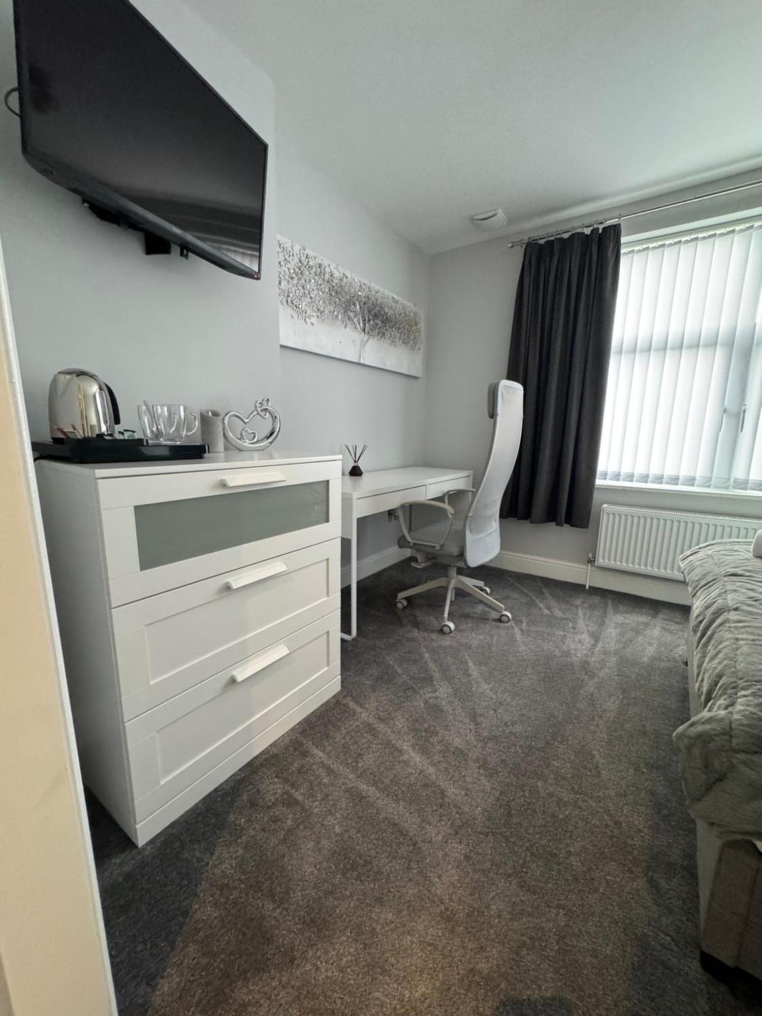 Lymm Living Hotel Warrington  Exterior foto